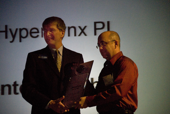 Mentor's Steve Kaufer (right) accepts the Design Vision award for HyperLynx PI